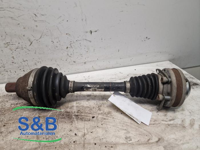 Gebruikte Aandrijfas links-voor Volkswagen Golf VII (AUA) 2.0 R 4Motion 16V Prijs € 75,00 Margeregeling aangeboden door Schaap & Bron
