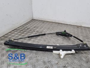 Gebruikte Raammechaniek 4Deurs rechts-achter Volkswagen Touran (5T1) 1.8 TSI Prijs € 25,00 Margeregeling aangeboden door Schaap & Bron