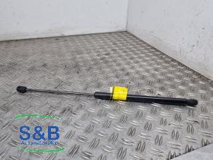 Gebruikte Gasdemper links-achter Ford Fiesta 6 (JA8) 1.5 TDCi Prijs € 9,99 Margeregeling aangeboden door Schaap & Bron