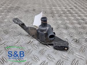 Gebruikte Extra waterpomp Volkswagen Crafter 2.0 TDI Prijs € 74,99 Margeregeling aangeboden door Schaap & Bron