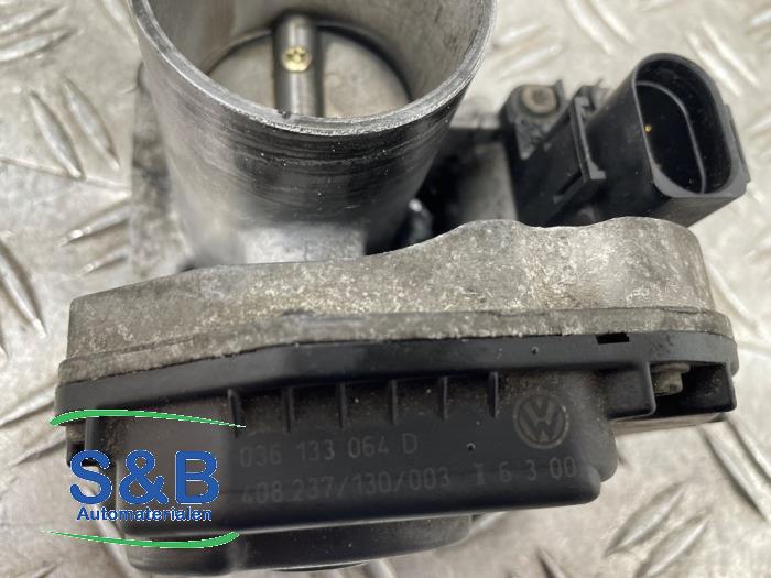 Gasklephuis van een Volkswagen Polo III (6N2) 1.4 16V 75 2000