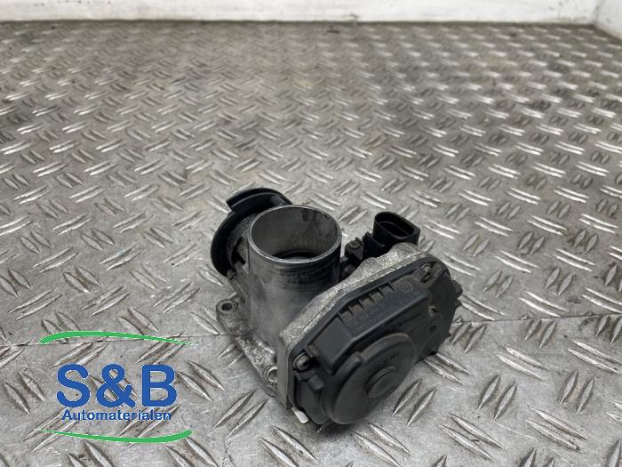 Gasklephuis van een Volkswagen Polo III (6N2) 1.4 16V 75 2000