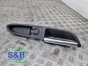 Gebruikte Schakelaar Elektrisch Raam Ford Kuga II (DM2) 1.5 EcoBoost 16V 150 Prijs € 19,99 Margeregeling aangeboden door Schaap & Bron