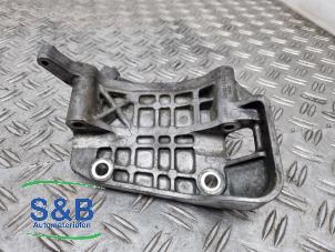 Gebruikte Dynamosteun boven Volkswagen Touareg (7PA/PH) 3.0 TDI V6 24V BlueMotion Technology DPF Prijs € 27,50 Margeregeling aangeboden door Schaap & Bron