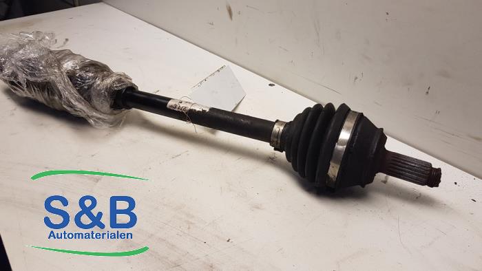 Gebruikte Aandrijfas links-voor Volkswagen Lupo (6X1) 1.2 TDI 3L Prijs € 100,00 Margeregeling aangeboden door Schaap & Bron