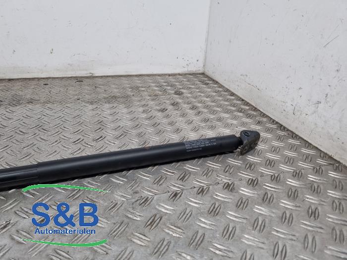 Gasdemper rechts-achter van een Ford Kuga II (DM2) 1.5 EcoBoost 16V 150 2016