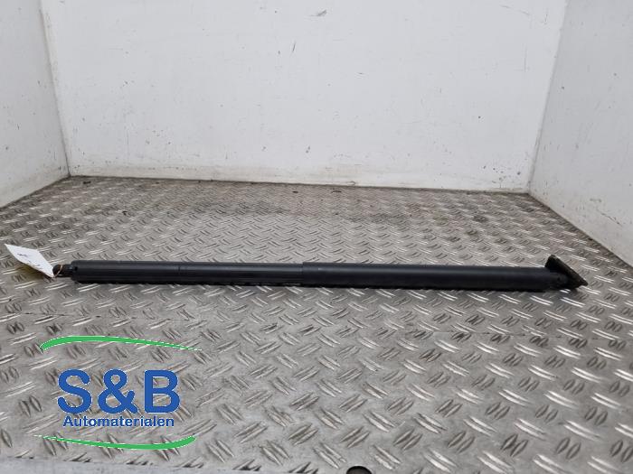 Gasdemper rechts-achter van een Ford Kuga II (DM2) 1.5 EcoBoost 16V 150 2016