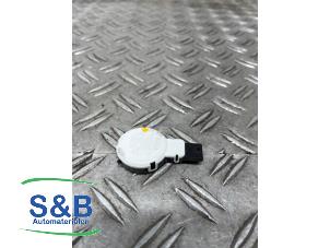 Gebruikte Sensor regen Ford Kuga II (DM2) 1.5 EcoBoost 16V 150 Prijs € 24,99 Margeregeling aangeboden door Schaap & Bron