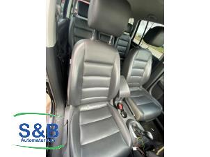 Gebruikte Stoel rechts Volkswagen Touran (1T3) 1.6 TDI 16V Prijs € 80,00 Margeregeling aangeboden door Schaap & Bron