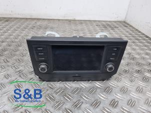Gebruikte Radio Seat Ibiza V (KJB) 1.0 TSI 12V Prijs € 195,00 Margeregeling aangeboden door Schaap & Bron