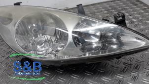 Gebruikte Rechter Koplamp Peugeot 307 (3A/C/D) 1.6 16V Prijs € 35,00 Margeregeling aangeboden door Schaap & Bron