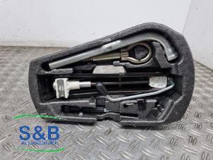Gebruikte Gereedschap Set Volkswagen Polo IV (9N1/2/3) 1.4 TDI 80 Prijs € 49,99 Margeregeling aangeboden door Schaap & Bron