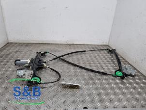 Gebruikte Raammechaniek 2Deurs links-voor Peugeot 206 CC (2D) 1.6 16V Prijs € 69,99 Margeregeling aangeboden door Schaap & Bron