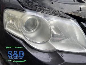 Gebruikte Koplamp rechts Volkswagen Passat Variant (3C5) 1.8 TSI 16V Prijs € 59,99 Margeregeling aangeboden door Schaap & Bron