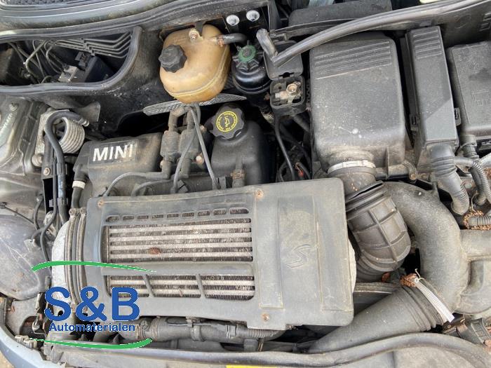 Motor van een MINI Mini Cooper S (R53) 1.6 16V 2003