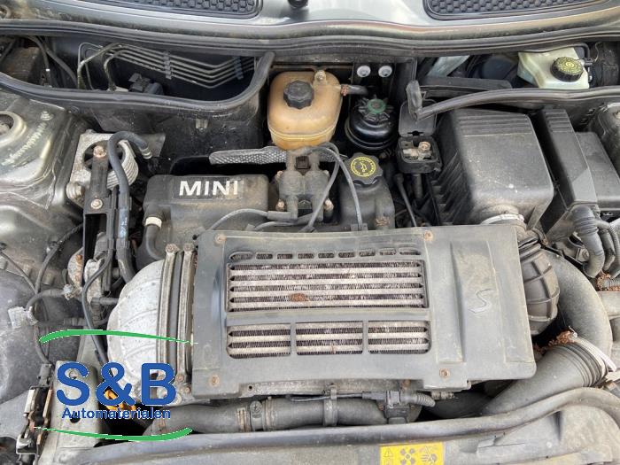 Motor van een MINI Mini Cooper S (R53) 1.6 16V 2003