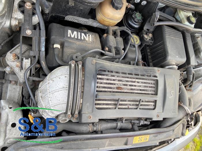 Motor van een MINI Mini Cooper S (R53) 1.6 16V 2003