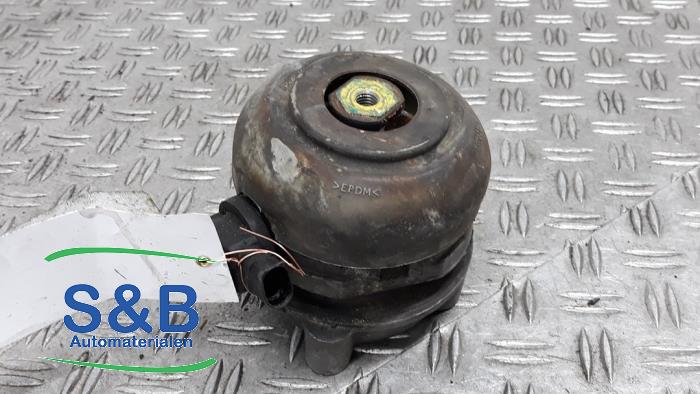 Gebruikte Motorrubber Audi A8 (D3) 6.0 W12 48V Quattro Prijs € 75,00 Margeregeling aangeboden door Schaap & Bron