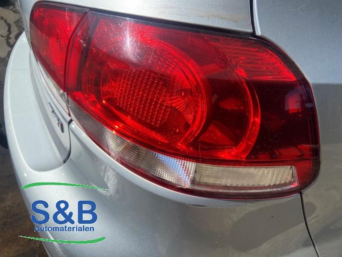 Achterlicht rechts van een Volkswagen Golf VI (5K1) 1.4 TSI 122 16V 2009