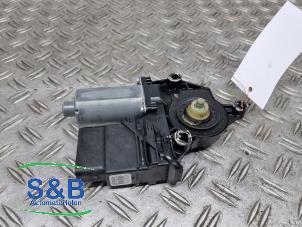 Gebruikte Motor electrisch raam Volkswagen Golf V (1K1) 1.6 FSI 16V Prijs € 49,99 Margeregeling aangeboden door Schaap & Bron