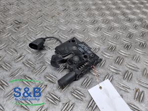 Gebruikte Slotmechaniek Motorkap Volkswagen Golf VIII (CD1) 1.5 eTSI 16V Prijs € 29,99 Margeregeling aangeboden door Schaap & Bron