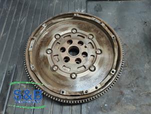 Gebruikte Vliegwiel dubbele massa Volkswagen Multivan T5 (7E/7HC/7HF/7HM) 2.0 TDI DRF Prijs € 175,00 Margeregeling aangeboden door Schaap & Bron