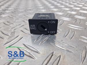 Gebruikte Airbag schakelaar Volkswagen Caddy Combi IV 2.0 TDI 122 Prijs € 15,00 Margeregeling aangeboden door Schaap & Bron