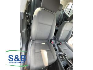 Gebruikte Stoel rechts Volkswagen Golf V (1K1) 1.4 16V Prijs € 70,00 Margeregeling aangeboden door Schaap & Bron