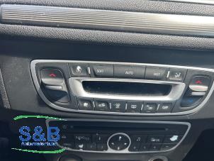 Gebruikte Kachel Bedieningspaneel Renault Megane III Grandtour (KZ) 1.6 16V Prijs € 35,00 Margeregeling aangeboden door Schaap & Bron