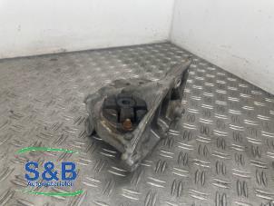 Gebruikte Versnellingsbak Steun Audi 80 (B4) 2.0 E Prijs € 85,00 Margeregeling aangeboden door Schaap & Bron