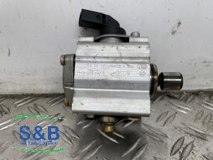 Gebruikte Hogedrukpomp Volkswagen Golf V (1K1) 1.6 FSI 16V Prijs € 175,00 Margeregeling aangeboden door Schaap & Bron