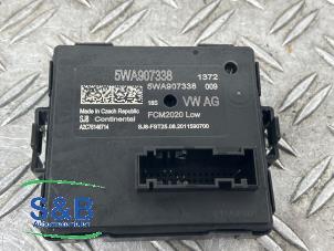 Gebruikte Bochtverlichtings computer Volkswagen Golf VIII (CD1) 1.5 eTSI 16V Prijs € 85,00 Margeregeling aangeboden door Schaap & Bron