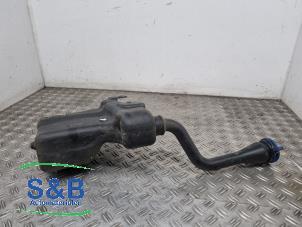 Gebruikte Ruitensproeiertank voor Mercedes Vito (447.6) 1.6 111 CDI 16V Prijs € 29,99 Margeregeling aangeboden door Schaap & Bron