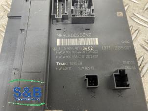 Gebruikte Bediening boordcomputer Volkswagen Crafter 2.0 TDI 16V Prijs € 150,00 Margeregeling aangeboden door Schaap & Bron