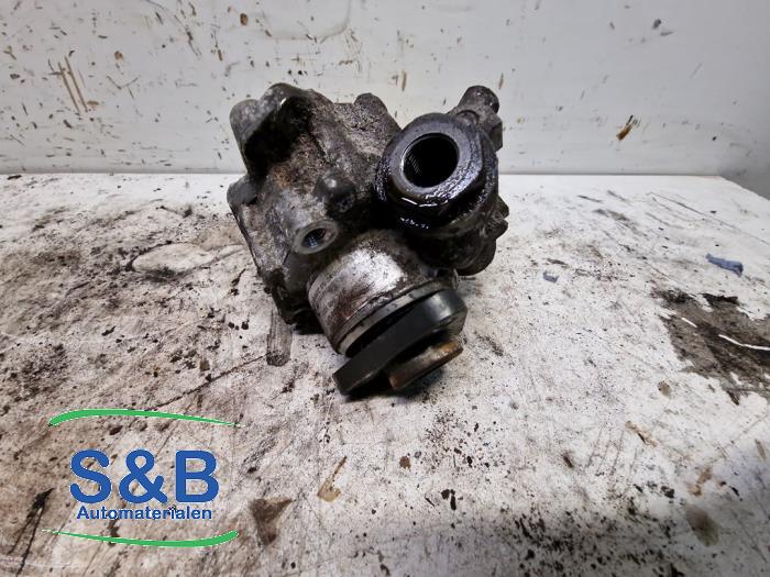 Stuurbekrachtiging Pomp van een Audi A4 (B6) 2.4 V6 30V 2002