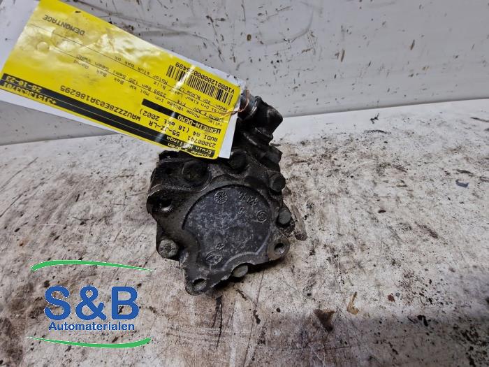 Stuurbekrachtiging Pomp van een Audi A4 (B6) 2.4 V6 30V 2002
