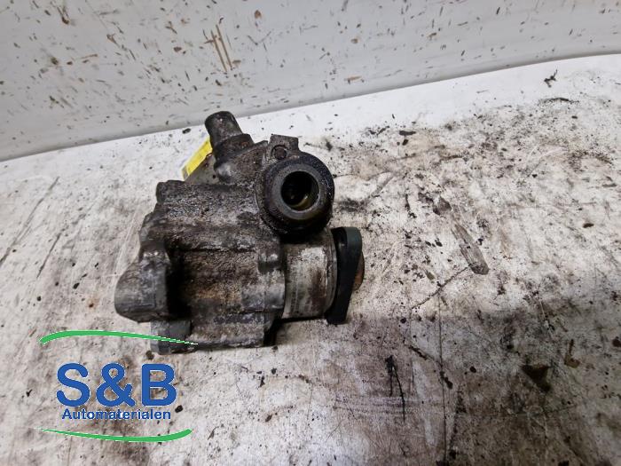 Stuurbekrachtiging Pomp van een Audi A4 (B6) 2.4 V6 30V 2002