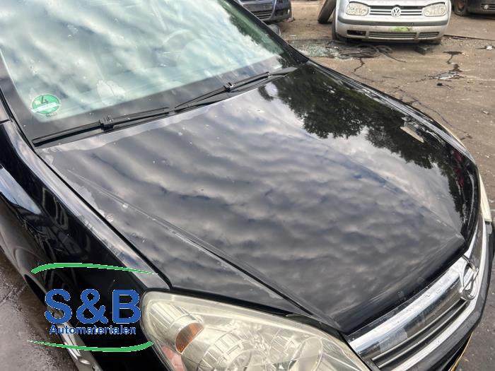 Motorkap van een Opel Astra H SW (L35) 1.6 16V Twinport 2008