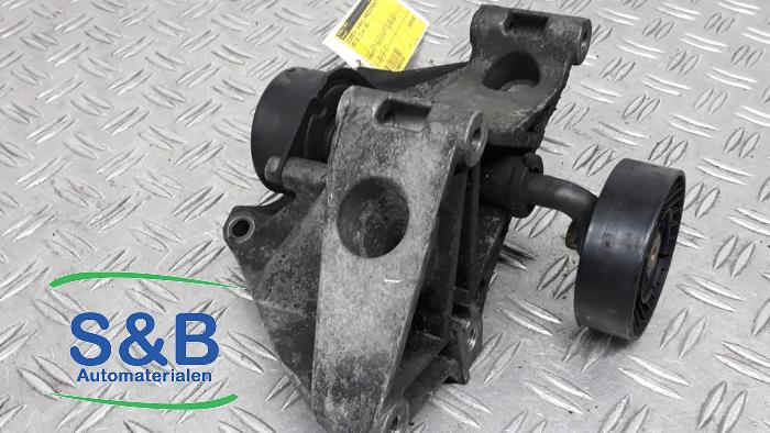 Gebruikte Dynamosteun boven Audi 80 (B4) 1.9 TDI Prijs € 50,00 Margeregeling aangeboden door Schaap & Bron