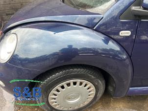 Gebruikte Scherm links-voor Volkswagen New Beetle (9C1/9G1) 2.0 Prijs € 30,00 Margeregeling aangeboden door Schaap & Bron