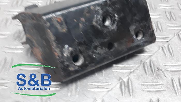 Gebruikte Motorrubber Volkswagen Golf IV (1J1) 1.6 FSI 16V Prijs € 20,00 Margeregeling aangeboden door Schaap & Bron