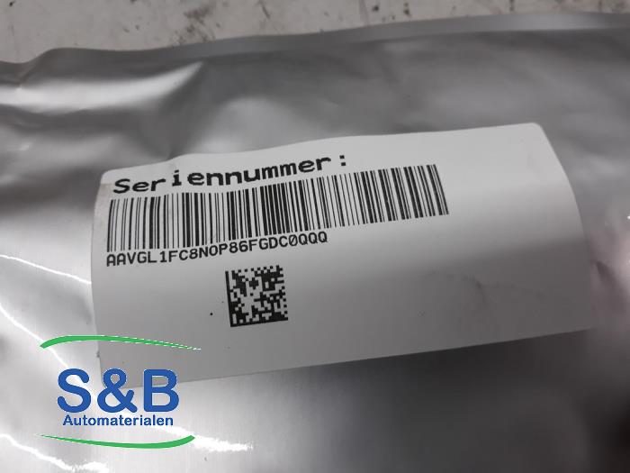 Verstuiver (diesel) van een Volkswagen Caddy Combi III (2KB,2KJ) 1.6 TDI 16V 2013