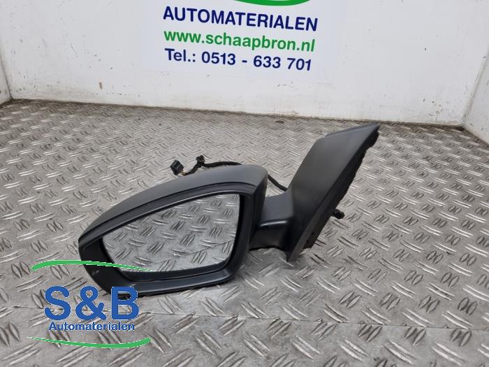 Buitenspiegel links van een Volkswagen Polo V (6R) 1.4 TDI 12V 90 2016