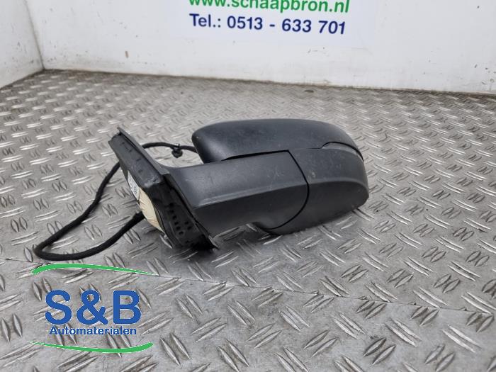 Buitenspiegel links van een Volkswagen Polo V (6R) 1.4 TDI 12V 90 2016