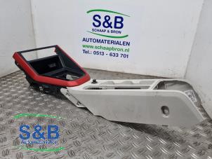 Gebruikte Middenconsoles Volkswagen Polo VI (AW1) 1.0 12V BlueMotion Technology Prijs € 119,99 Margeregeling aangeboden door Schaap & Bron