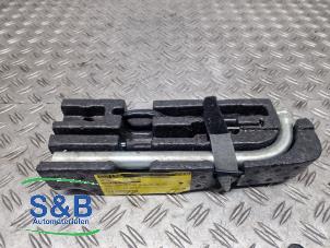 Gebruikte Gereedschap Set Volkswagen Caddy Combi IV 2.0 TDI 102 Prijs € 30,00 Margeregeling aangeboden door Schaap & Bron