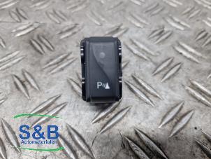 Gebruikte PDC Schakelaar Renault Master III (MA/MB/MC/MD/MH/MF/MG/MH) 2.3 dCi 145 16V Prijs € 10,00 Margeregeling aangeboden door Schaap & Bron