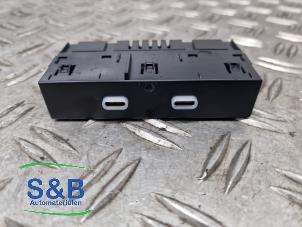 Gebruikte USB module Skoda Enyaq iV Coupe RS Prijs € 20,00 Margeregeling aangeboden door Schaap & Bron