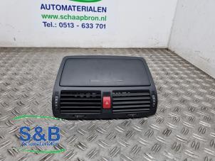 Gebruikte Luchtrooster Dashboard Skoda Octavia Combi (1Z5) 1.6 MPI Prijs € 44,99 Margeregeling aangeboden door Schaap & Bron