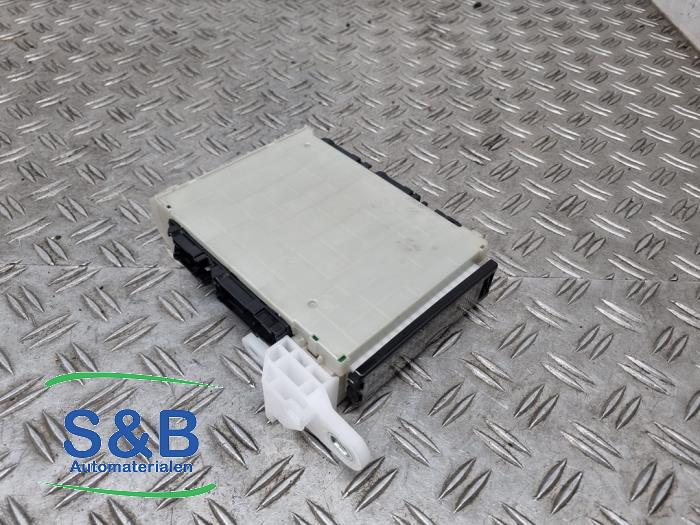 Computer Body Control van een Toyota C-HR (X1,X5) 2.0 16V Hybrid 2021